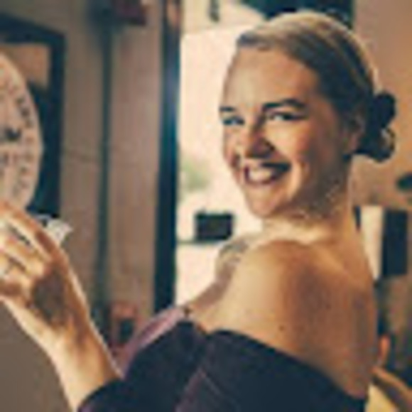 Meet your Posher, Erin - Picture 1 of 1